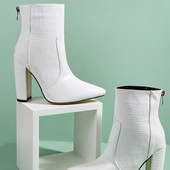 Naiste nahast saapad terava otsaga lukuga mudel