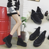 Női alkalmi csizma öko velúrból, magas talppal és fűzővel