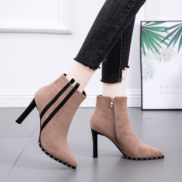 Νέο μοντέλο γυναικείες μπότες με τακούνι - μυτερό μοντέλο
