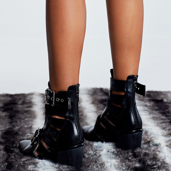 Női alkalmi csizma eko bőrből, csattal - hegyes modell