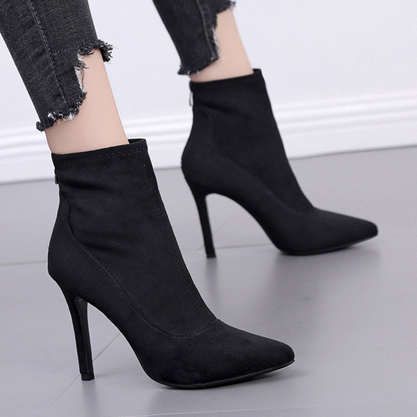 Peenikese kontsaga mudeliga sametist naiste saapad