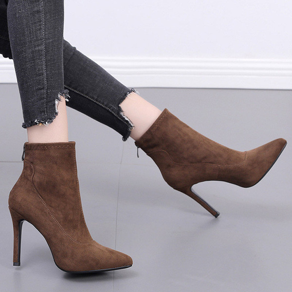 Peenikese kontsaga mudeliga sametist naiste saapad