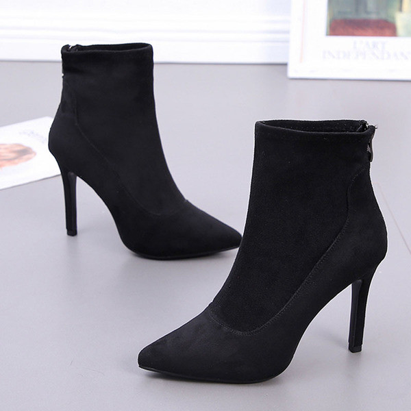 Peenikese kontsaga mudeliga sametist naiste saapad