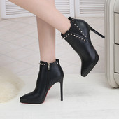 Vabaaja naiste saapad luku ja metallelementidega