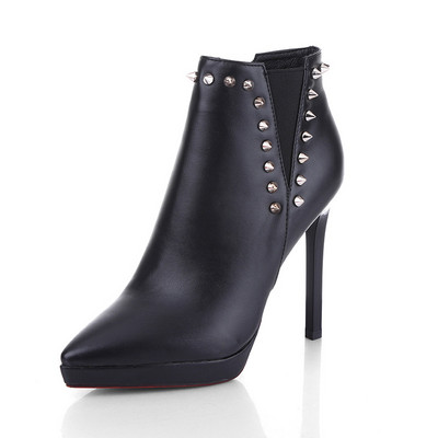 Vabaaja naiste saapad luku ja metallelementidega