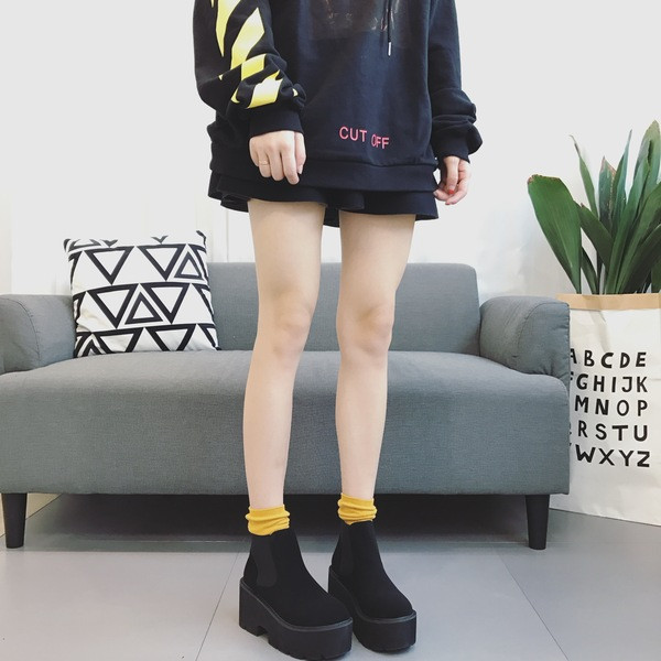 Női alkalmi csizma öko velúrból, magas talppal