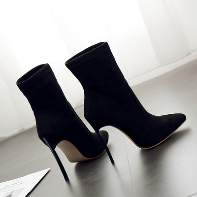 Modern női csizma hegyes modell, magas sarkú eco velúrból