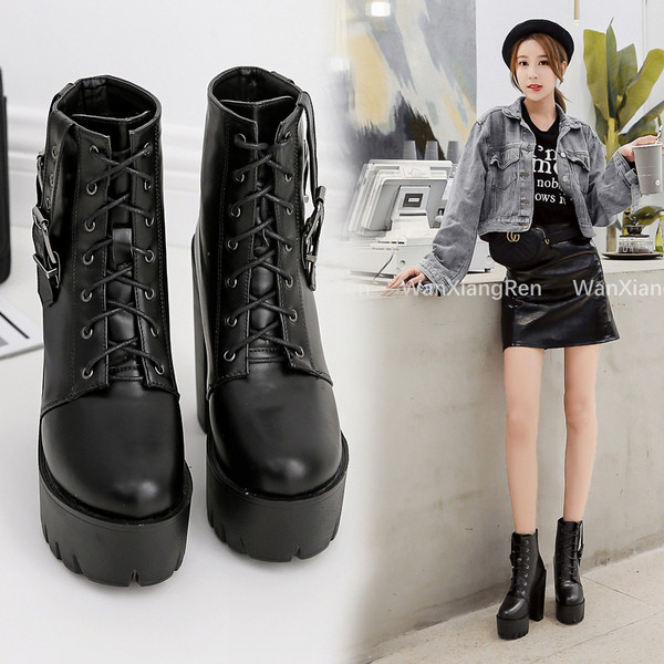 Γυναικείες μπότες από οικολογικό δέρμα με χοντρό τακούνι, κορδόνια και μεταλλικά στοιχεία