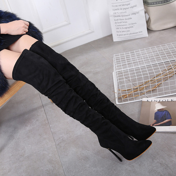 Pikad naiste saapad õhukese kontsaga teravatipuline mudel