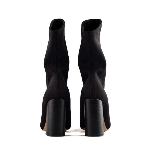 Naiste elastsed saapad, teravatipuline paksu kontsaga mudel