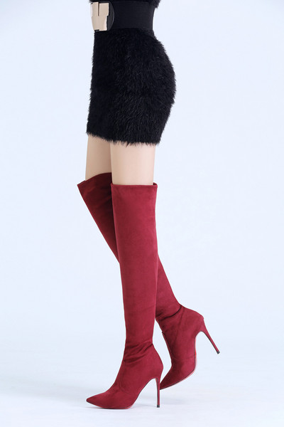 Дамски дълги ботуши заострен модел с висок ток