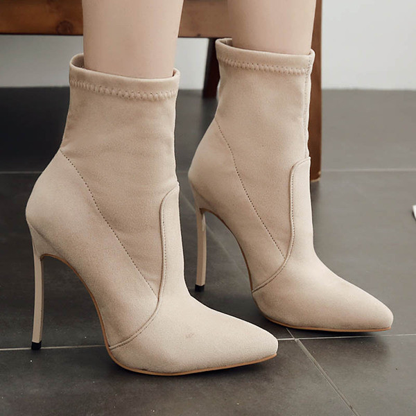 Стилни дамски боти заострен модел с 11.5см ток