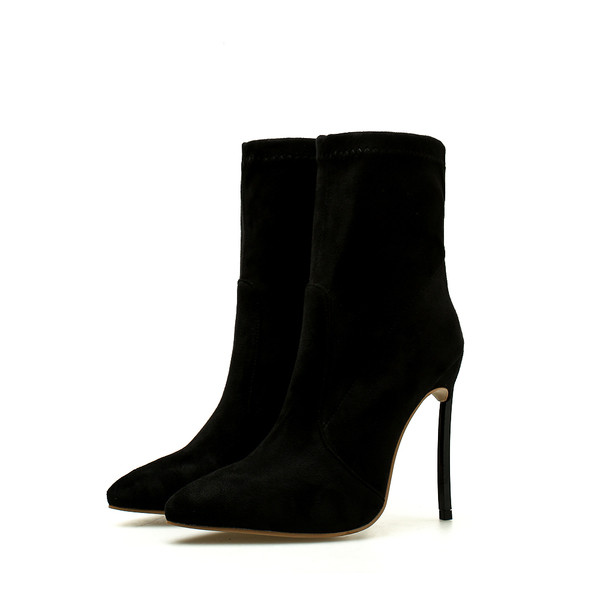 Стилни дамски боти заострен модел с 11.5см ток