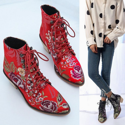 Γυναικείες μπότες φθινοπώρου-χειμώνα με χρωματιστά κεντήματα