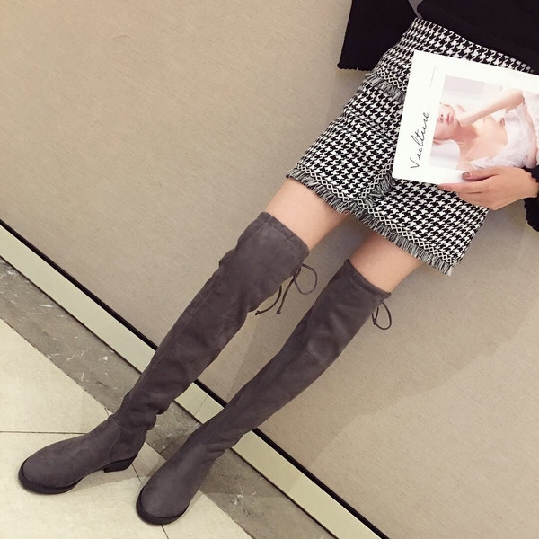 Ежедневни дамски ботуши над коляното заоблен модел с връзки