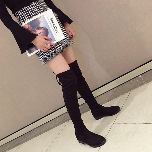 Ежедневни дамски ботуши над коляното заоблен модел с връзки