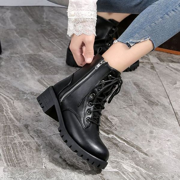 Дамски модерни боти с цип и връзки в черен цвят 