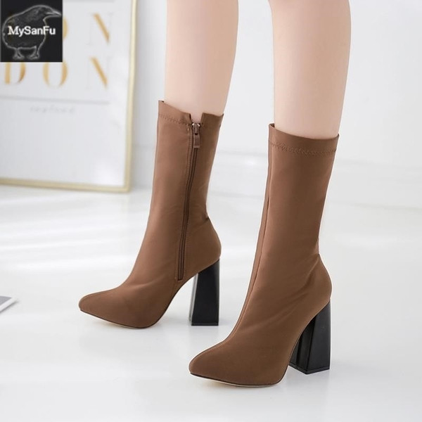 Модерни дамски ботуши заострен модел с дебел ток 