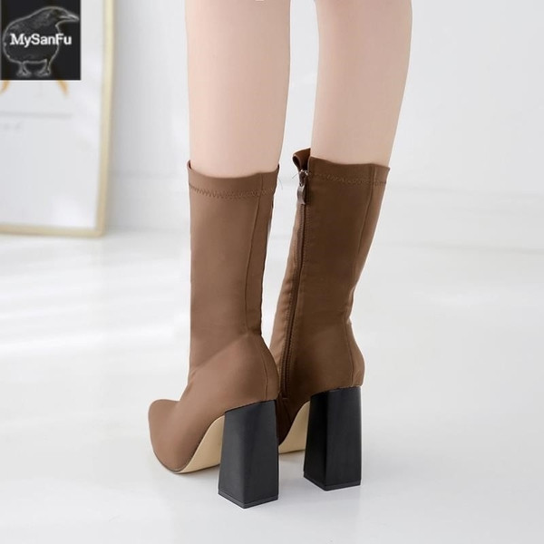 Модерни дамски ботуши заострен модел с дебел ток 