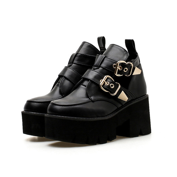 Есенни дамски боти от еко кожа с дебел ток и метални катарами