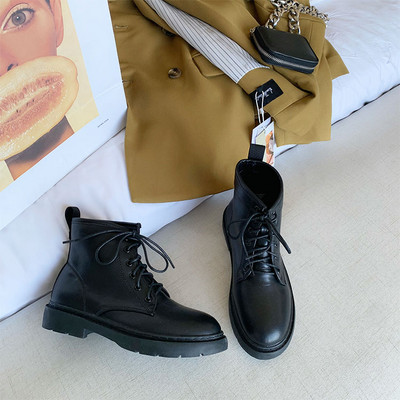 Ежедневни дамски боти тип кубинка с равна подметка и връзки