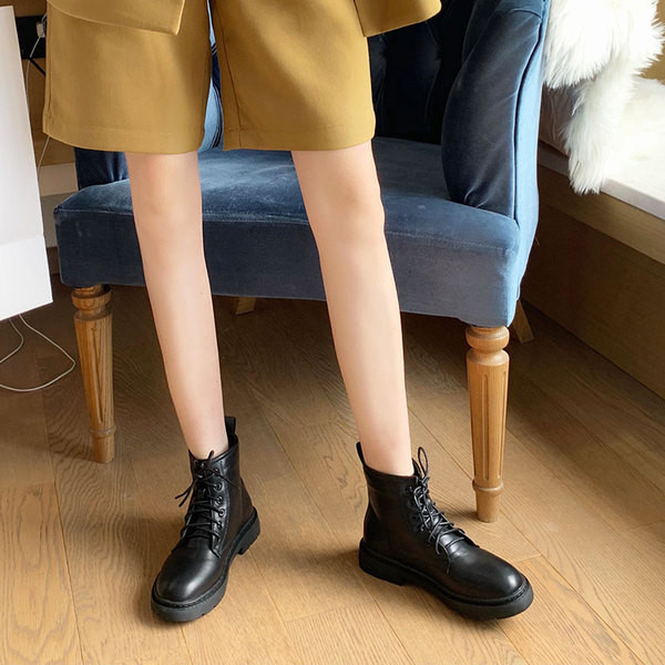 Ежедневни дамски боти тип кубинка с равна подметка и връзки