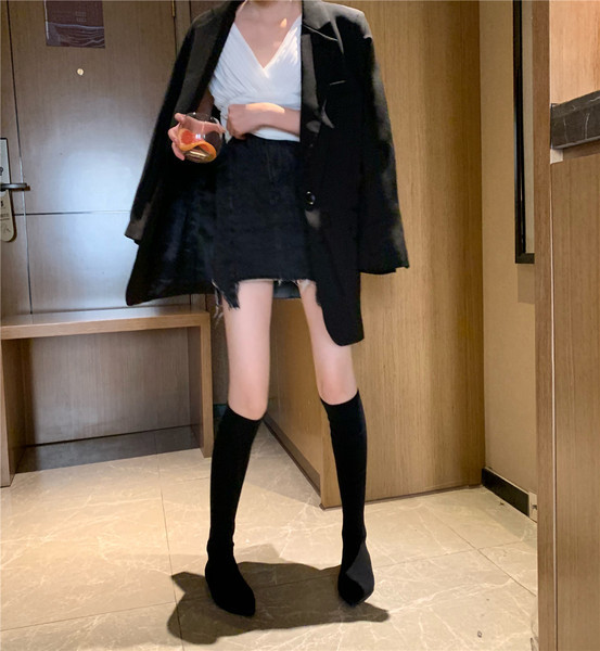 Текстилни дамски ботуши заострен модел с равна подметка