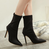 Дамски велурени боти с висок 12.5 см ток в черен цвят 
