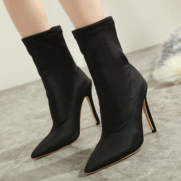 Дамски велурени боти с висок 12.5 см ток в черен цвят 