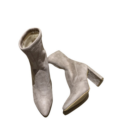 Стилни дамски боти от еко велур заострен модел с дебел ток