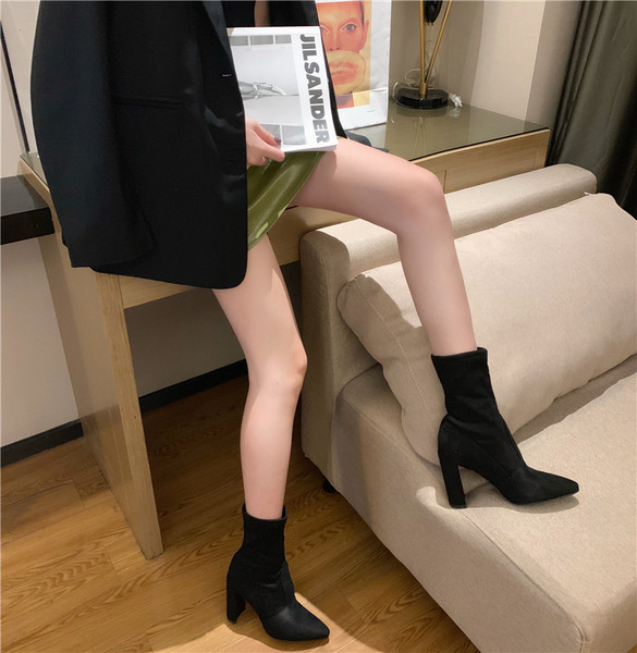 Стилни дамски боти от еко велур заострен модел с дебел ток