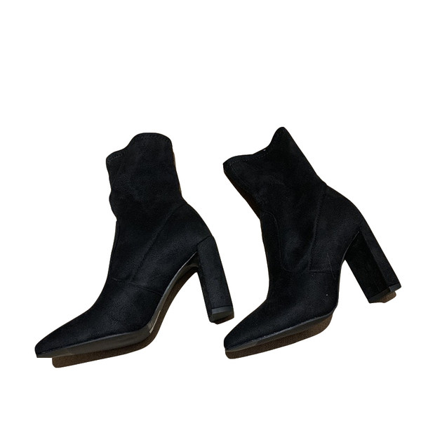 Стилни дамски боти от еко велур заострен модел с дебел ток