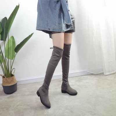 Дълги дамски ботуши с равна подметка и връзки