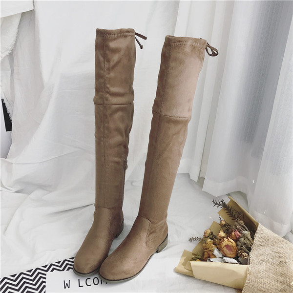 Дълги дамски ботуши с равна подметка и връзки