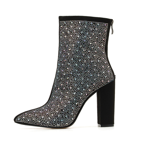 Актуални дамски боти с камъни и дебел ток