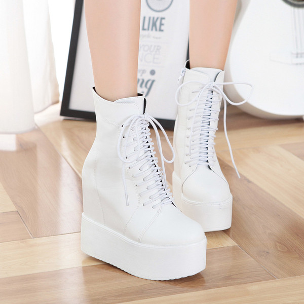 Дамски боти от еко кожа с платформа и връзки