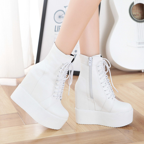 Дамски боти от еко кожа с платформа и връзки