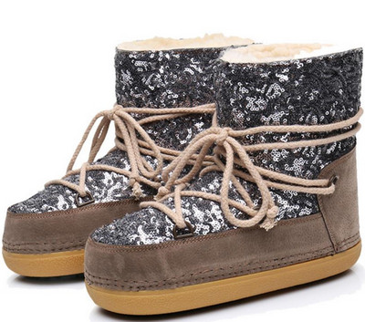 Модерни дамски боти с връзки и лъскав елемент 