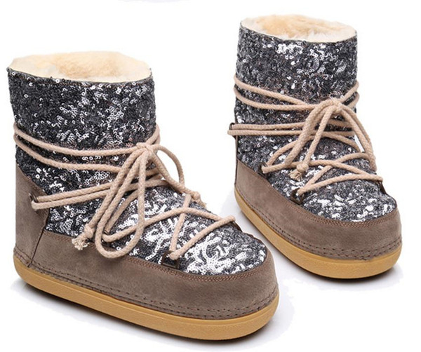 Модерни дамски боти с връзки и лъскав елемент 