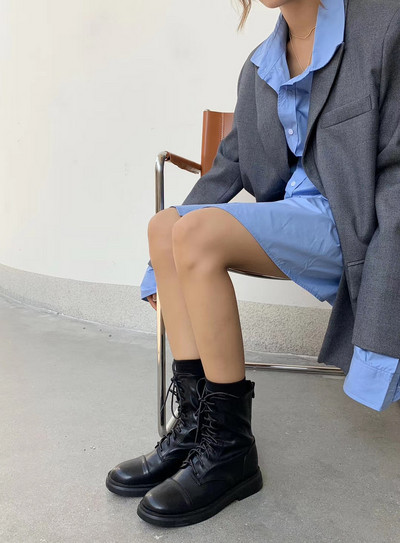 Актуални боти от еко кожа с равна подметка и връзки