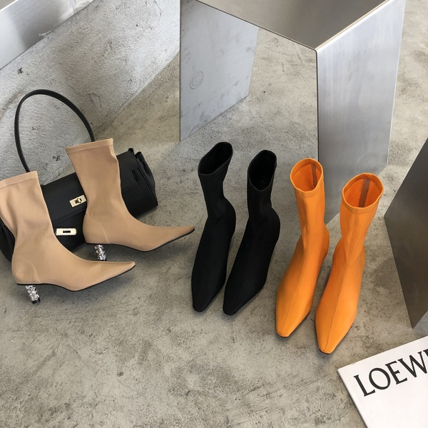 Нов модел дамски боти с камъни на тока