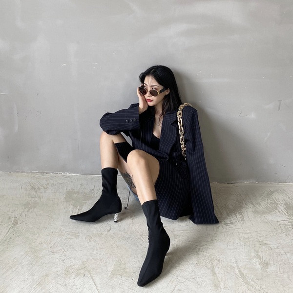 Нов модел дамски боти с камъни на тока