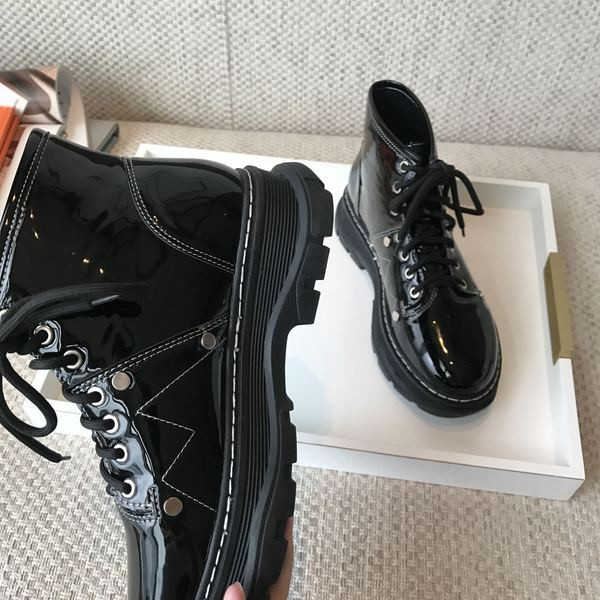 Есенни дамски боти от еко кожа с равна подметка и връзки