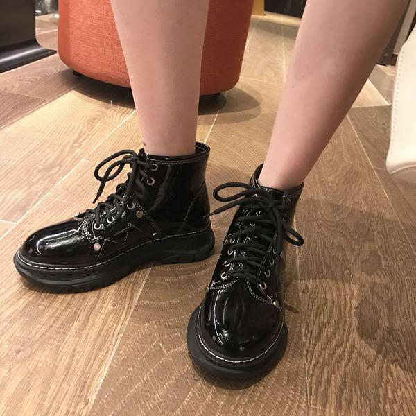 Есенни дамски боти от еко кожа с равна подметка и връзки