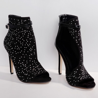Стилни дамски боти с камъни и висок ток