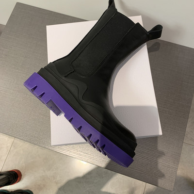 Черни дамски боти от еко кожа с цветна подметка