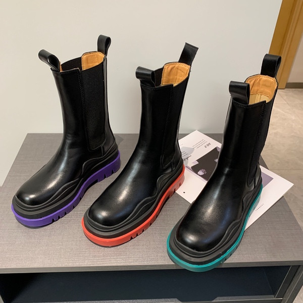 Черни дамски боти от еко кожа с цветна подметка