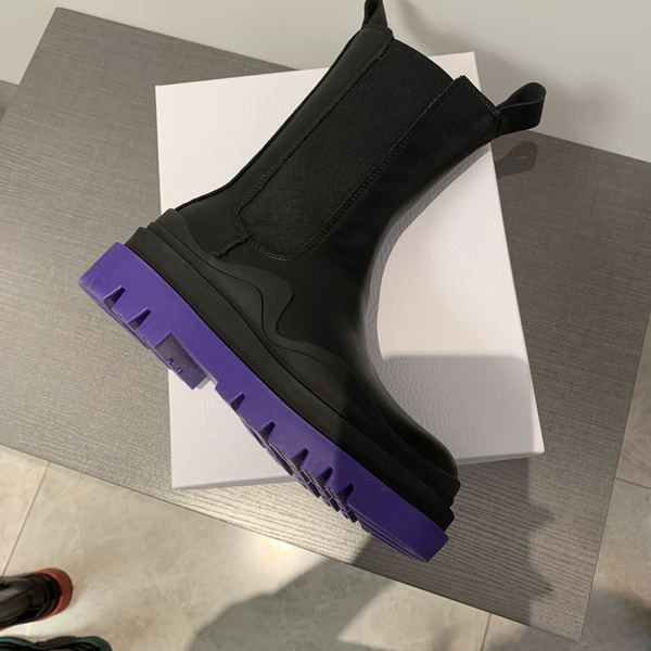 Черни дамски боти от еко кожа с цветна подметка