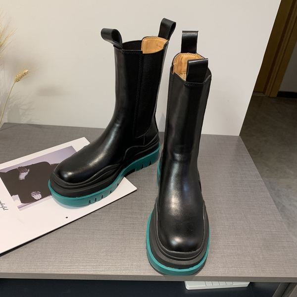 Черни дамски боти от еко кожа с цветна подметка