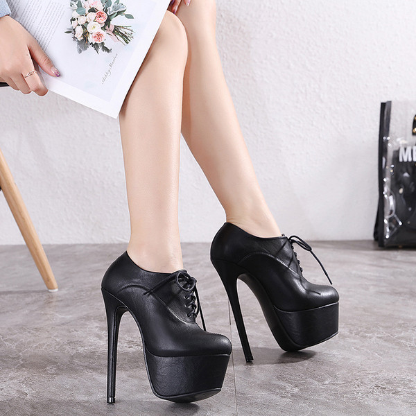 Стилни дамски боти с висок ток и връзки 